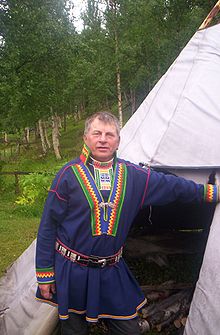 Пите-саам из Бейарна (Норвегия) в традиционном саамском костюме